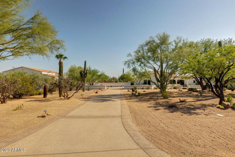 03_8161_E_Alameda_Rd__003_mls