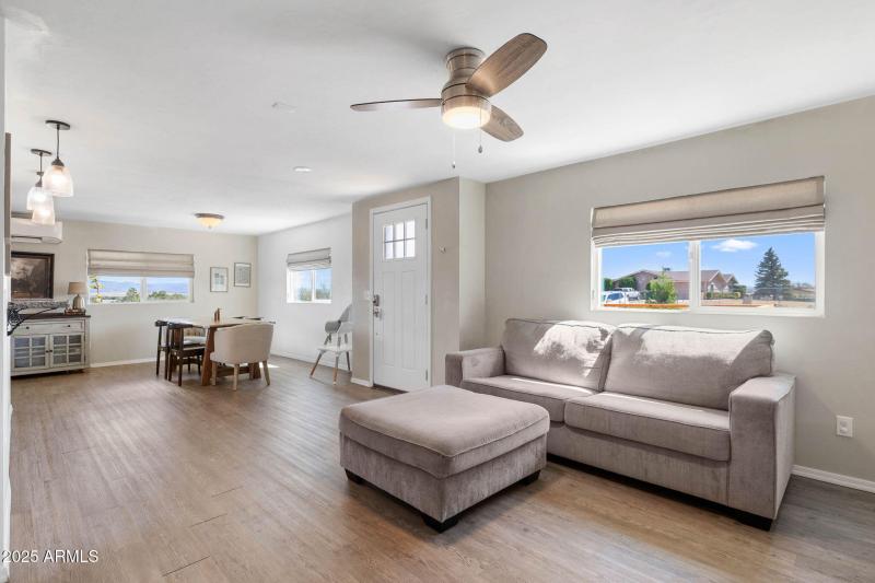 11-Living Room (2)