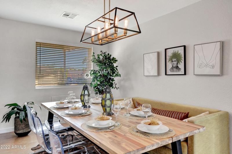 05_4820_E_Poinsettia_Dr__05