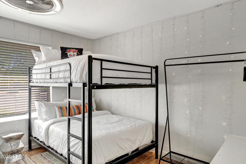 24_4820_E_Poinsettia_Dr__24