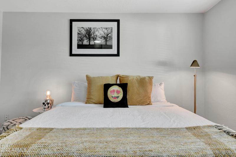 28_4820_E_Poinsettia_Dr__28