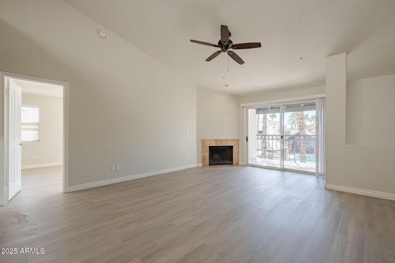 LOOK AT THOSE VALUTED CEILINGS!!