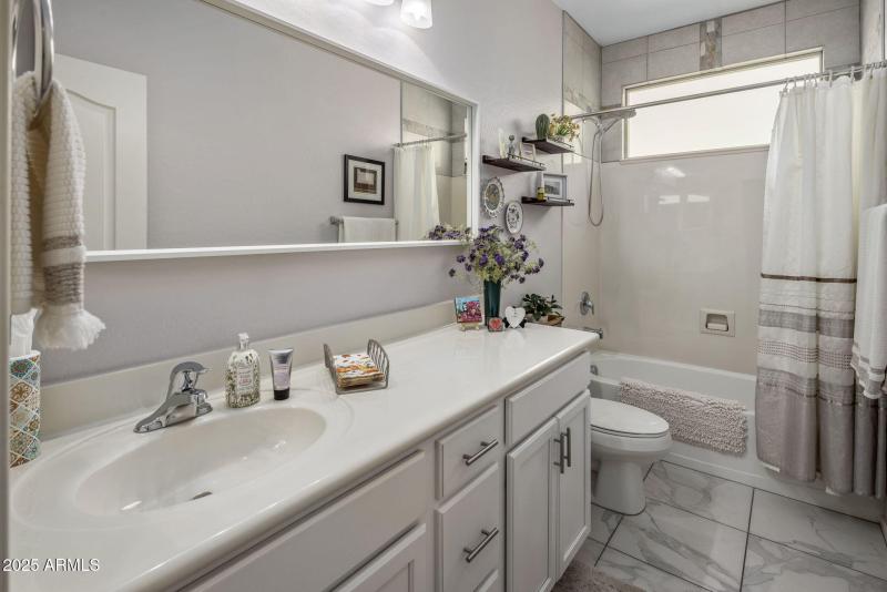 Hall Bath near Beds 2 and 3