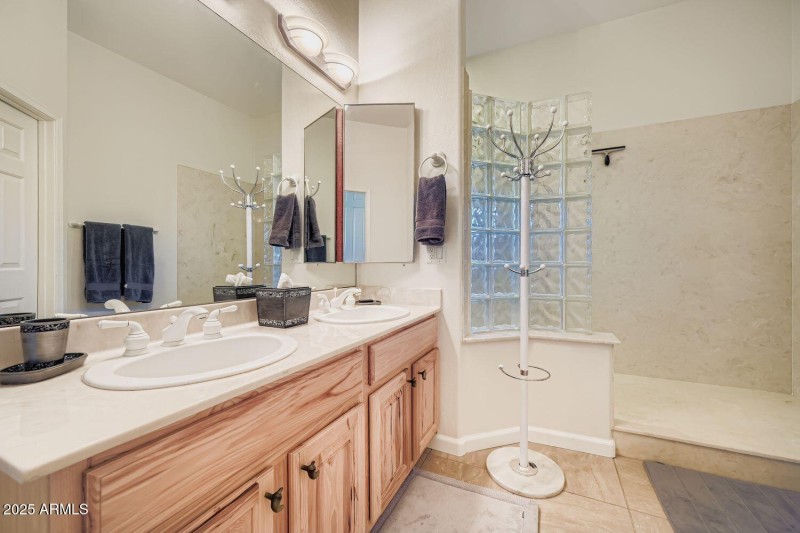 Guest Bath 1