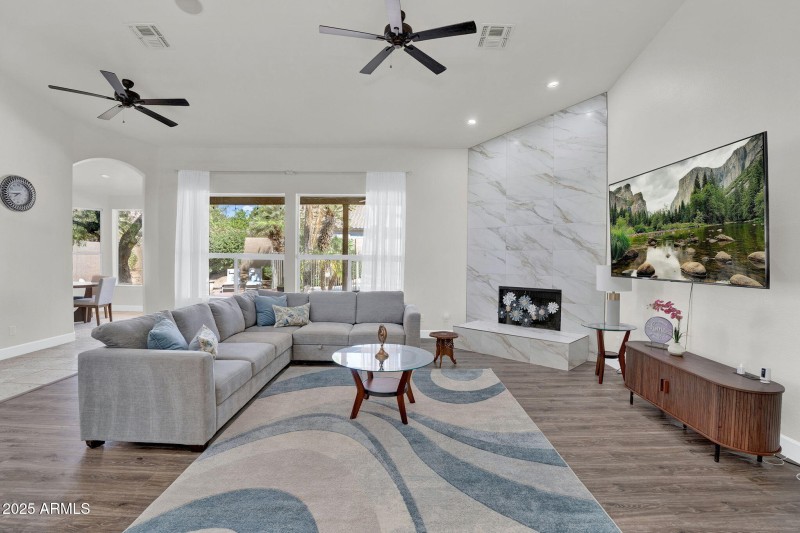 Living Room – Bright Open Space