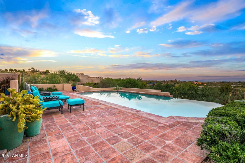 055_Expansive Patios