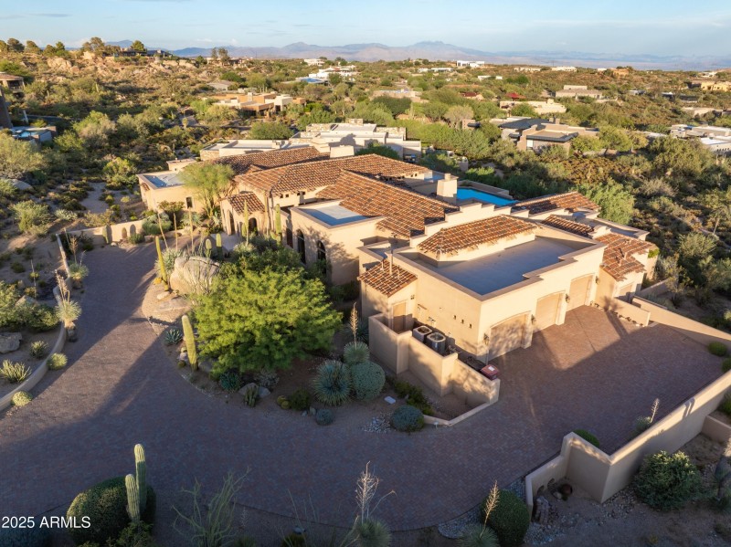 059_Separate Owner & Guest Entrances