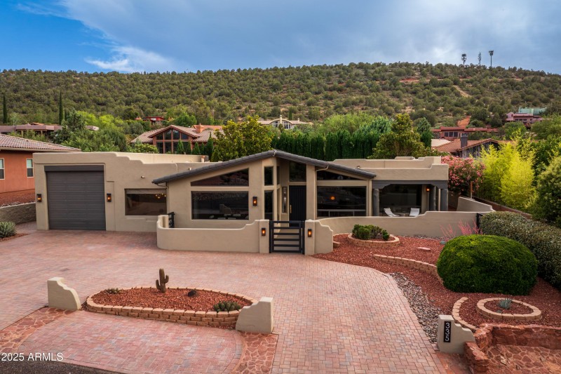 Prime W. Sedona Location!