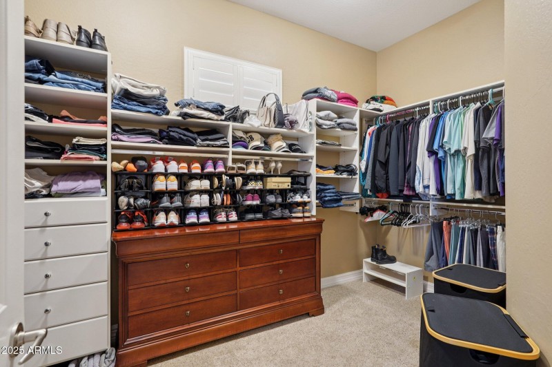 28-web-or-mls-W Shinnecock Way-S1209-029