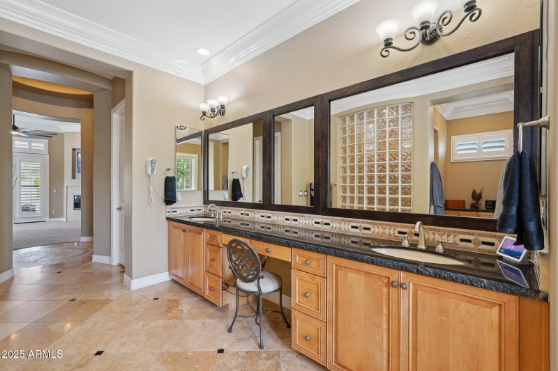 30-web-or-mls-W Shinnecock Way-S1209-031