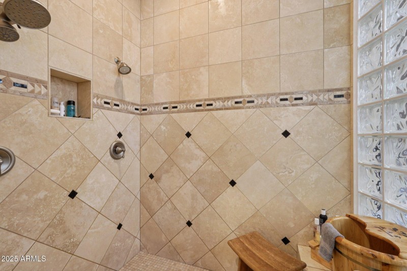 33-web-or-mls-W Shinnecock Way-S1209-034