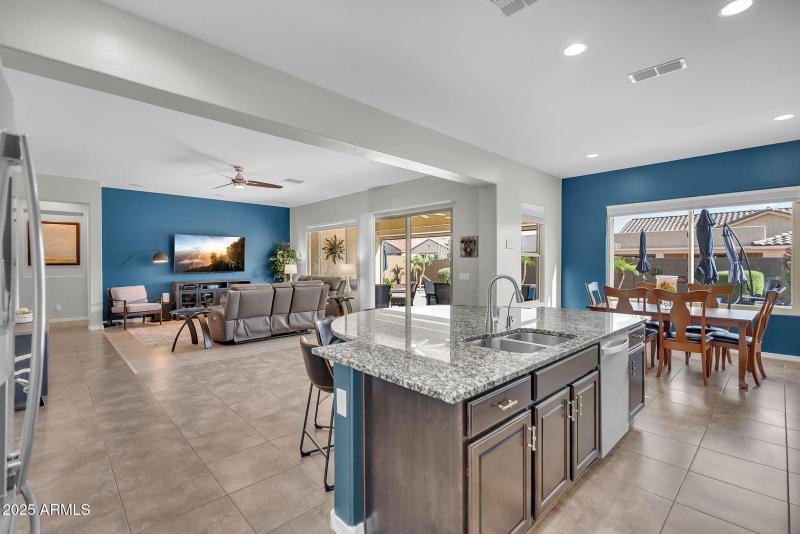 11-web-or-mls-Torrey Pines-11