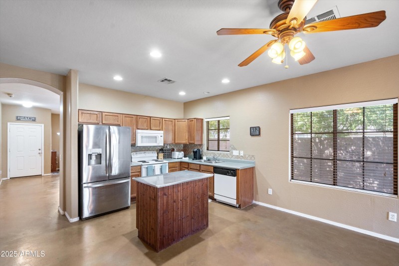 08-Living to Kitchen