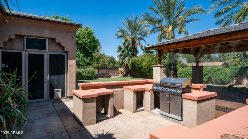Outdoor Kitchen