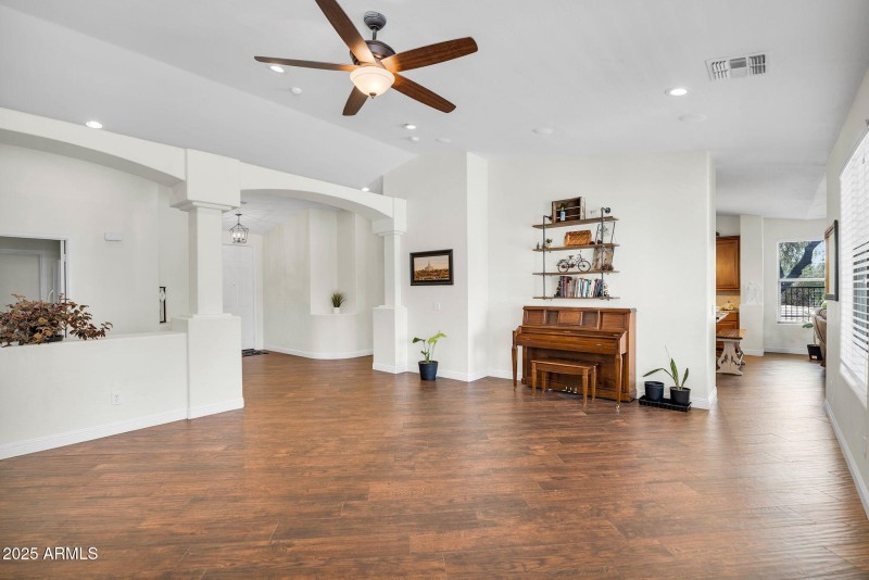 7-web-or-mls-21718 E Cherry Wood Dr-8