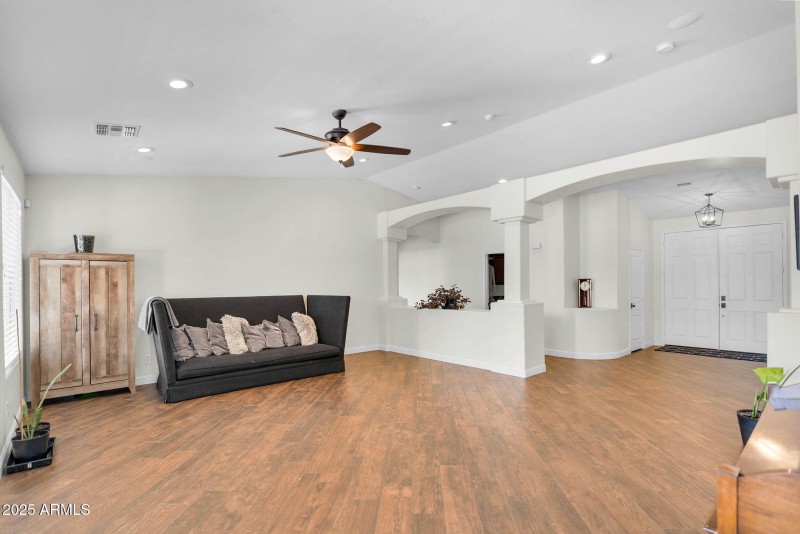 8-web-or-mls-21718 E Cherry Wood Dr-7