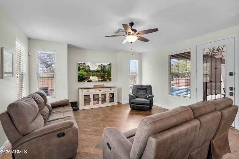 10-web-or-mls-21718 E Cherry Wood Dr-10