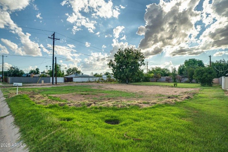 4-web-or-mls-5704 N 11th Ave--4