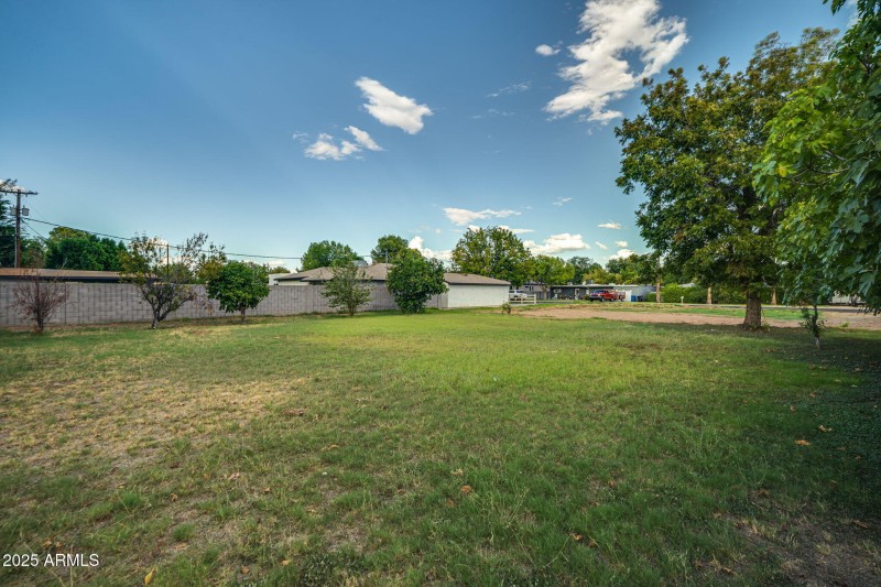 7-web-or-mls-5704 N 11th Ave--7