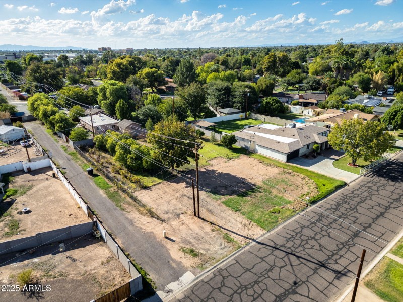 10-web-or-mls-5704 N 11th Ave--10