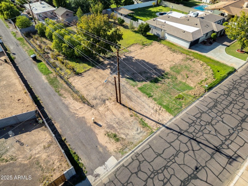 11-web-or-mls-5704 N 11th Ave--11