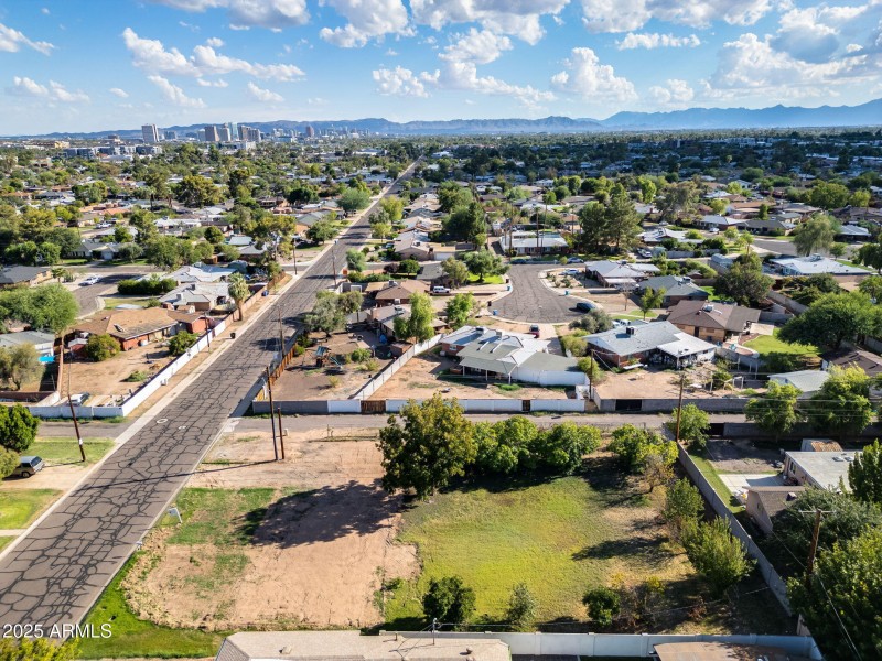 16-web-or-mls-5704 N 11th Ave--16