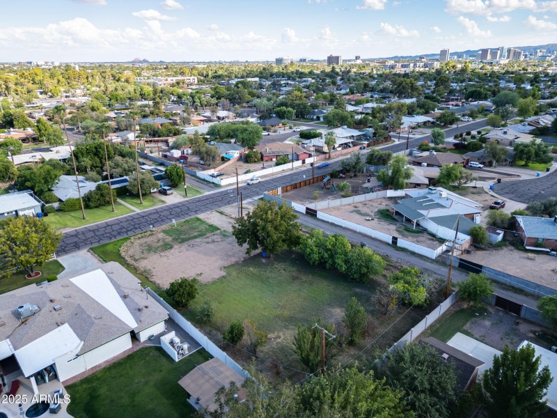 19-web-or-mls-5704 N 11th Ave--19