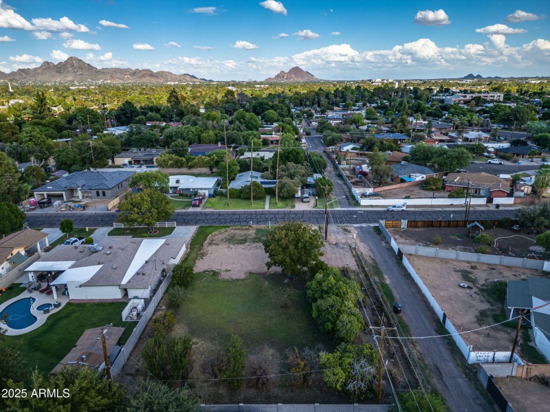 20-web-or-mls-5704 N 11th Ave--20