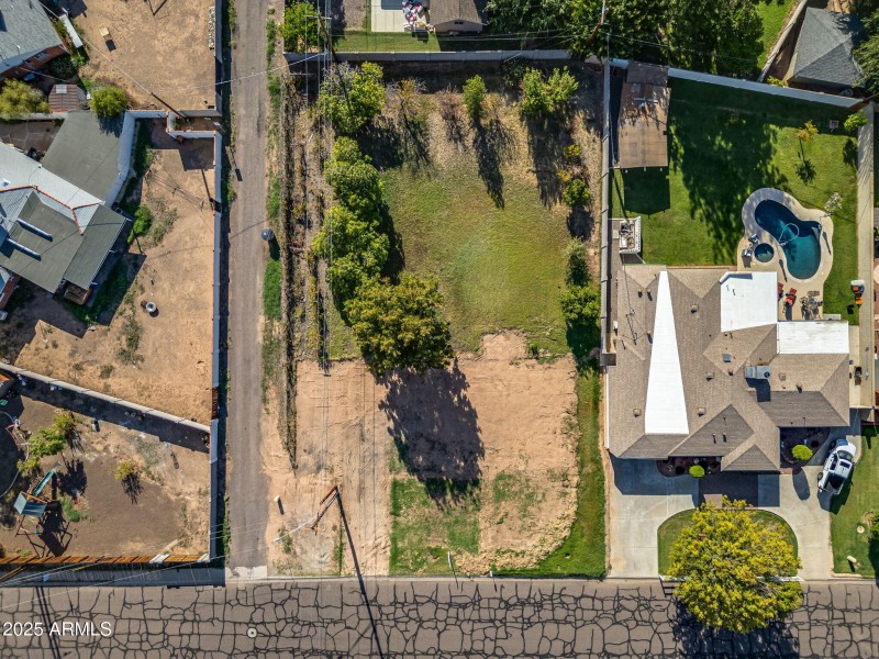 27-web-or-mls-5704 N 11th Ave--27