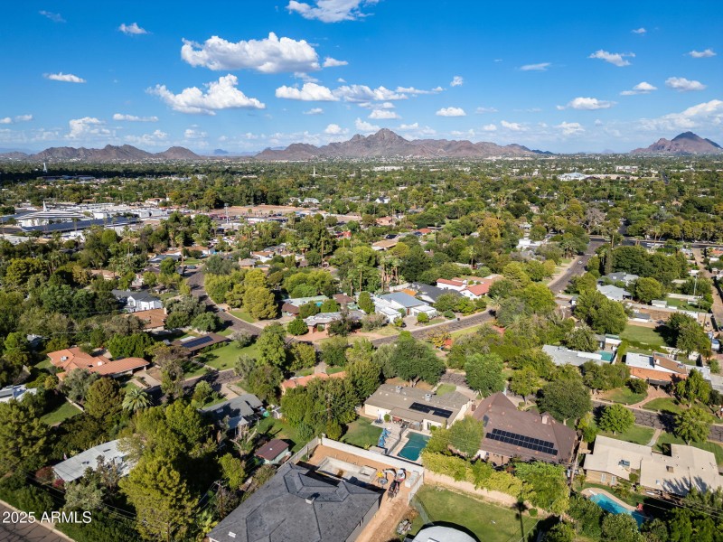 29-web-or-mls-5704 N 11th Ave--29