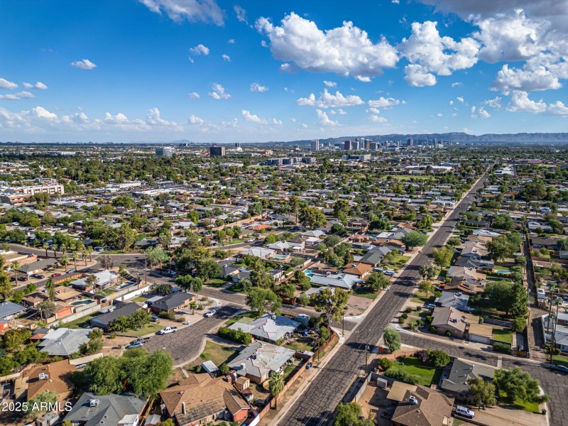 30-web-or-mls-5704 N 11th Ave--30