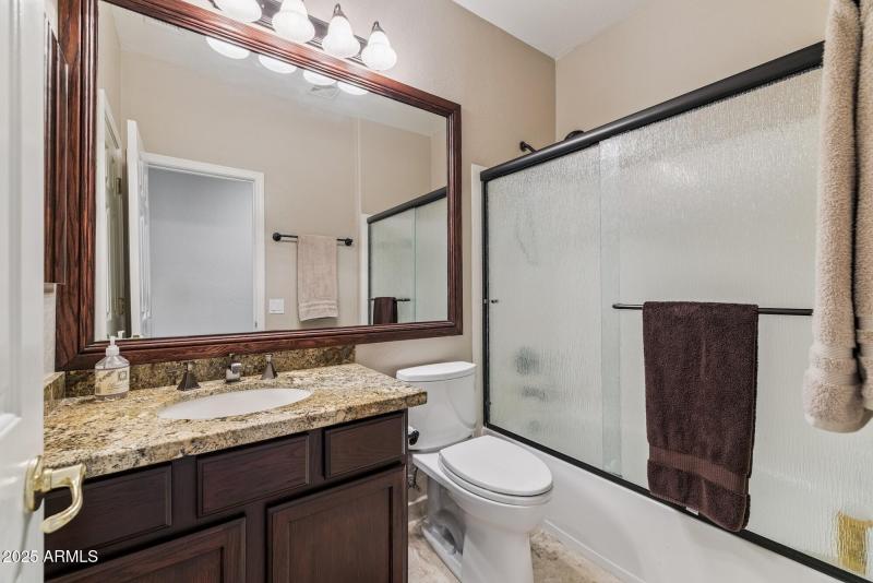 Upstairs Full Bathroom