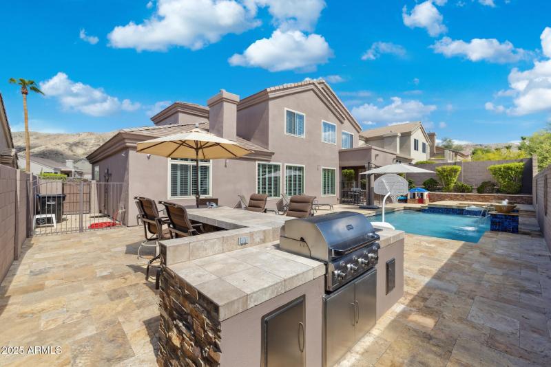 Backyard Bar & Grill