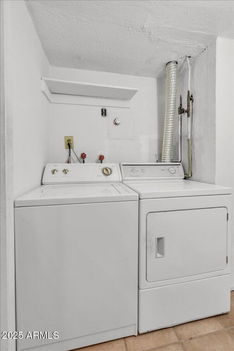 12-1837_E_Pleasant_Ln12