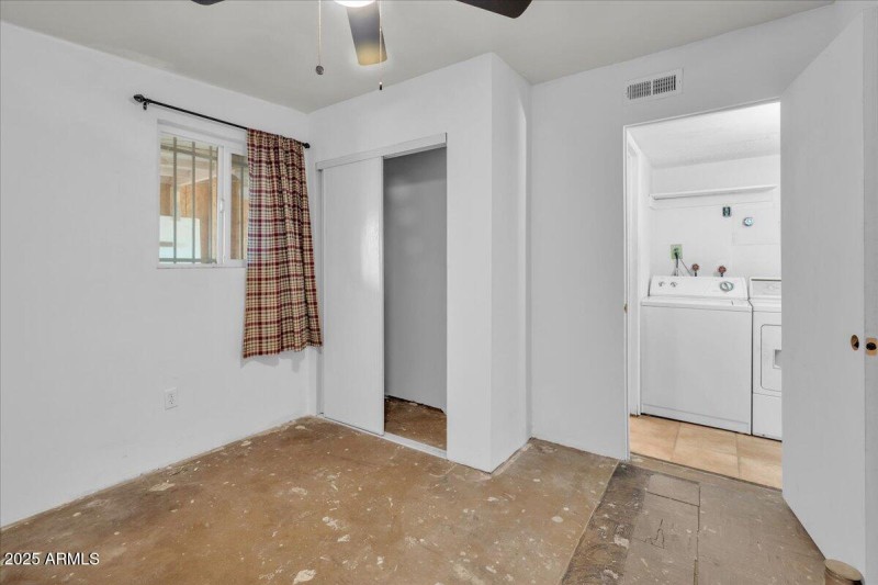 11-1837_E_Pleasant_Ln11