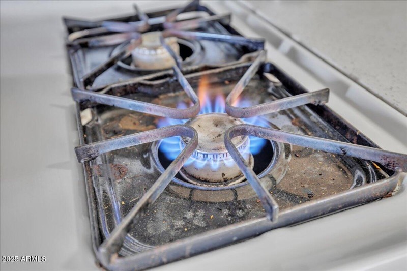 06-1837_E_Pleasant_Ln6