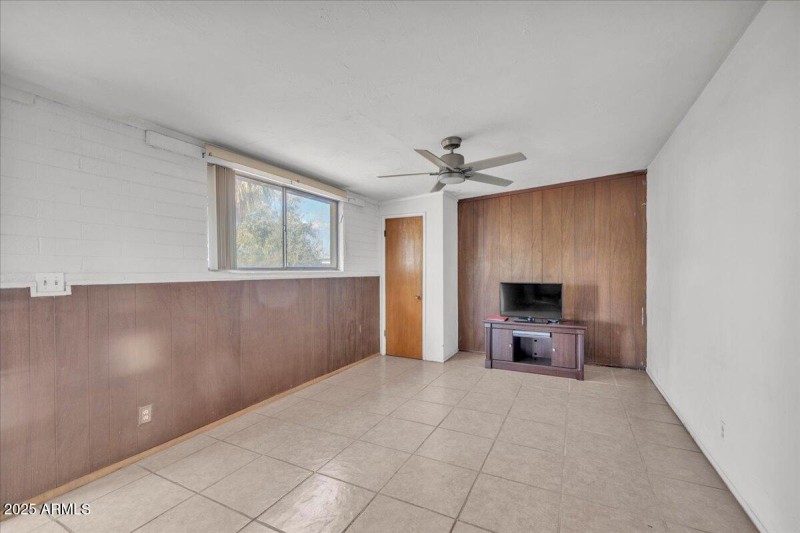 02-1837_E_Pleasant_Ln2