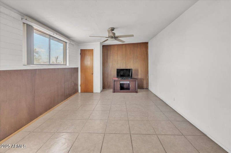 01-1837_E_Pleasant_Ln1