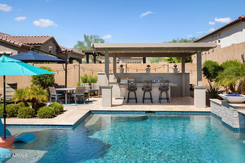 Outdoor Kitchen/Bar with Pergola