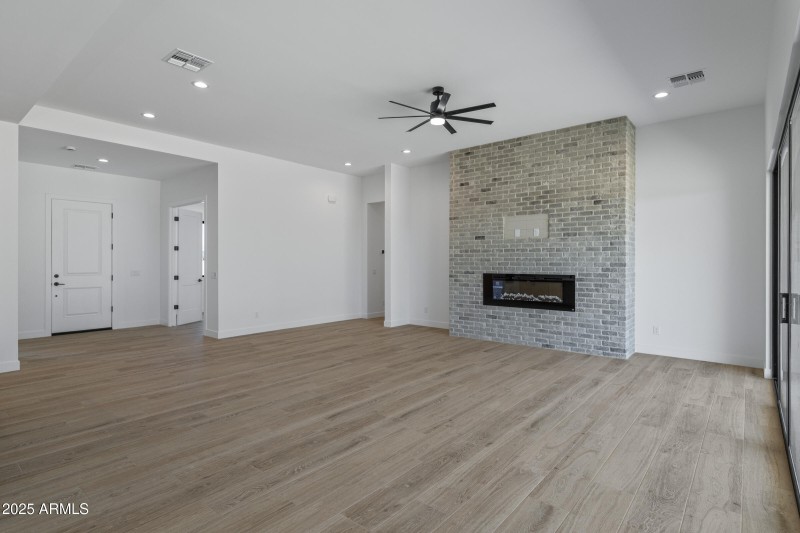 3933 E Freeman Ln-10