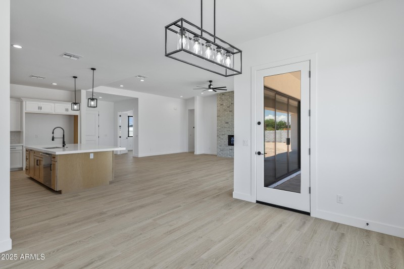 3933 E Freeman Ln-13