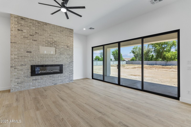 3933 E Freeman Ln-34