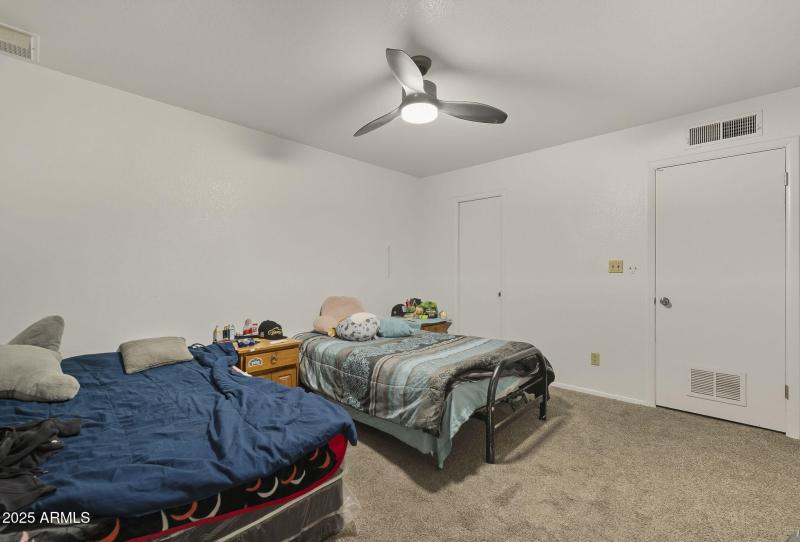 large-019935a7-43d3-71dc-b636-f7a2a12d8e