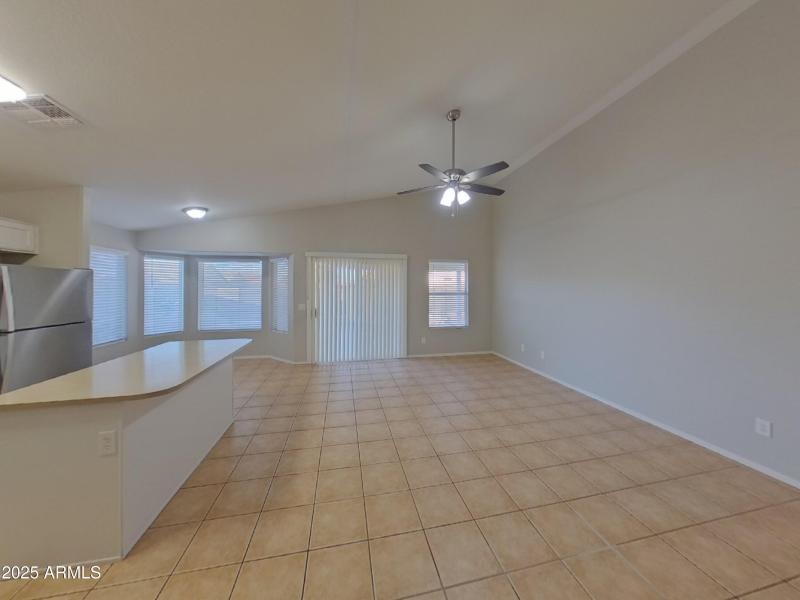 4_pc_9s4iUyeCRD_c1G8zAxUu7_layout_0