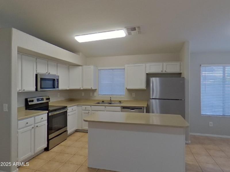 8_pc_9s4iUyeCRD_GzMbD0WiVg_other_room_Jg