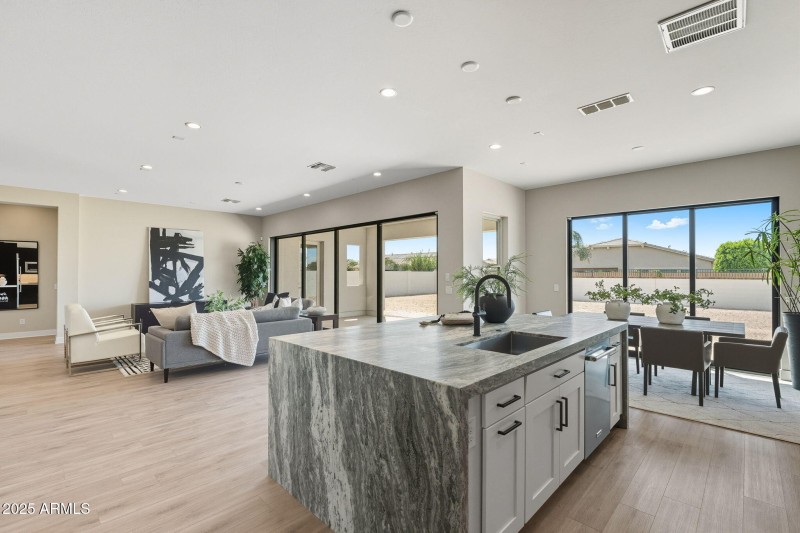 10-web-or-mls-218th-10