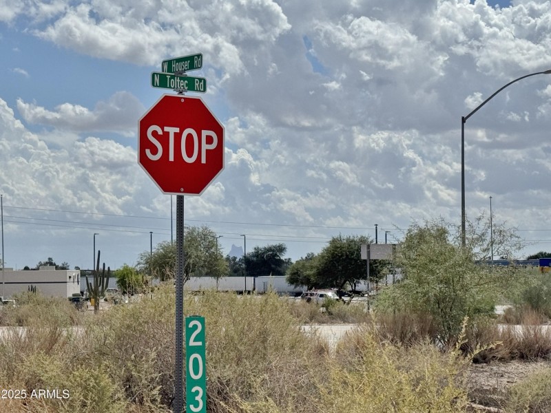 Crossroad to entrance