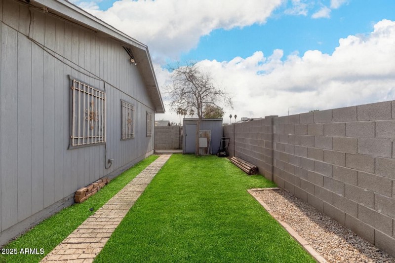 Virtually staged backyard