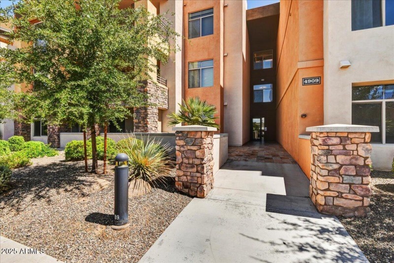 01-Building Entrance