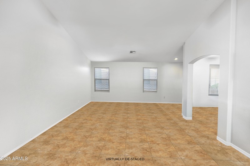 44355WOsterDr-17-2-VirtuallyDe-Staged